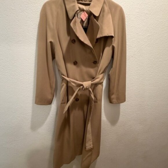 Classic ladies Burberry raincoat - Picture 5 of 5